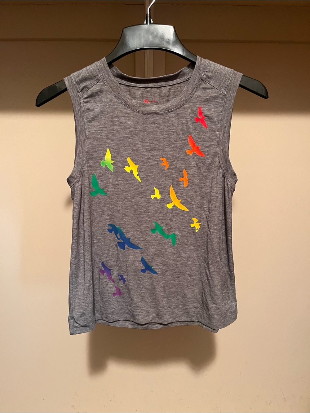 oiselle Gray Muscle Tee with Rainbow Bird Print